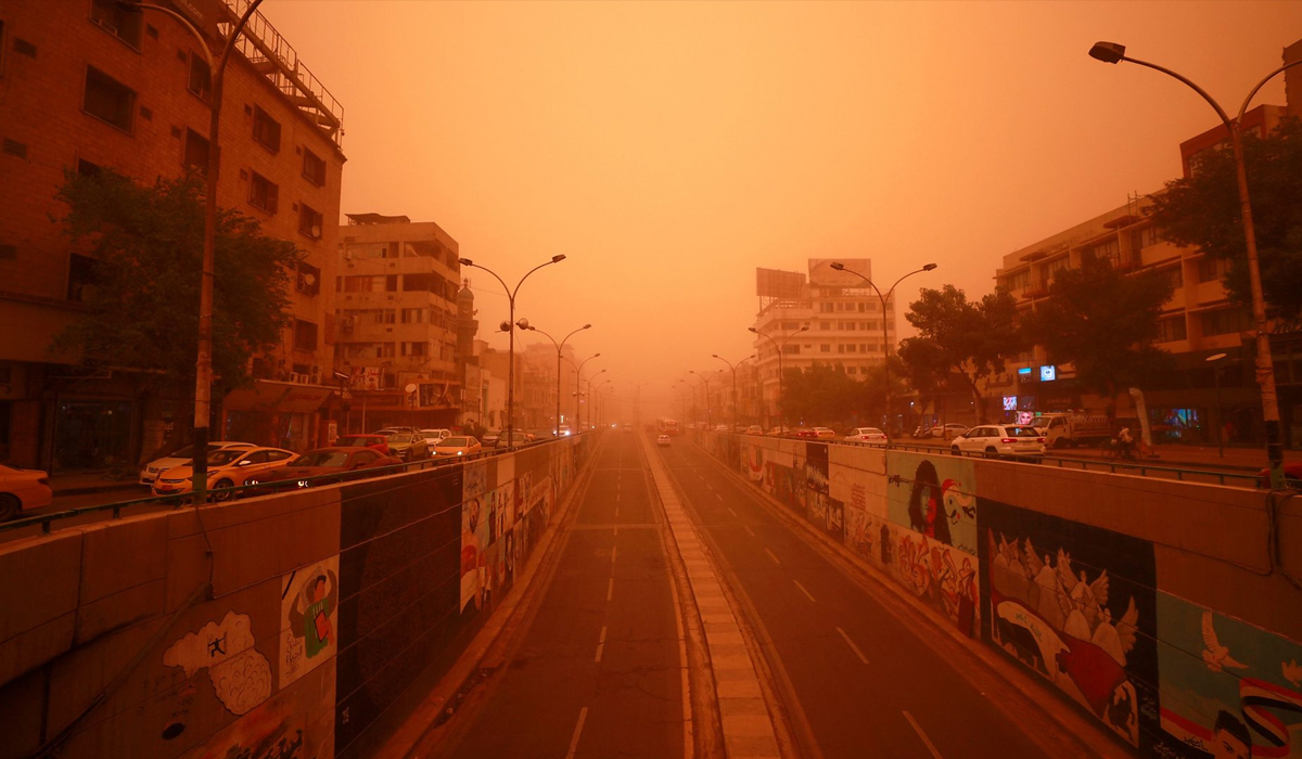 Orange skies as Iraq hit by dust storm
